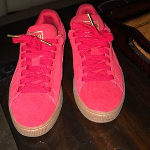 RED & GOLD PUMA SUEDE CLEAN SIZE 7.5 *never worn*